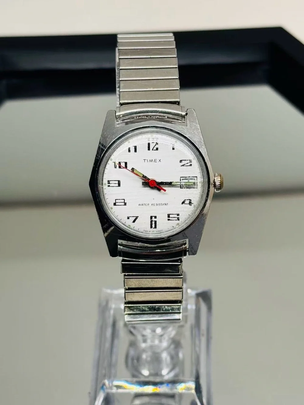 Vintage Timex Hand Wind Women’s Watch White Dial Date Stretch Band Runs 31mm